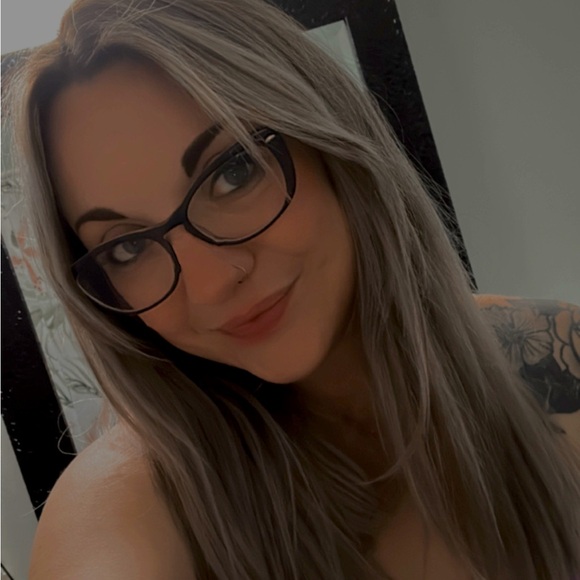 Meet your Posher, Sarah - Picture 1 of 1